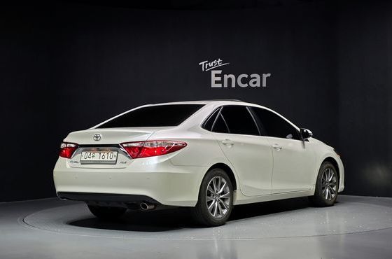 Toyota Camry 2.5 XLE — пробег 23 640 км — фото 2 из 5