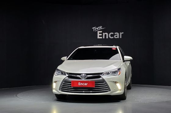 Toyota Camry 2.5 XLE — пробег 23 640 км — фото 3 из 5