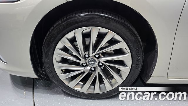Lexus ES Luxury Plus — пробег 86 584 км — фото 5 из 5