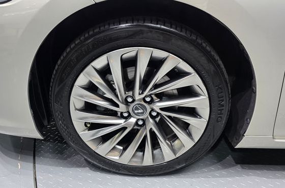 Lexus ES Luxury Plus — пробег 86 584 км — фото 5 из 5