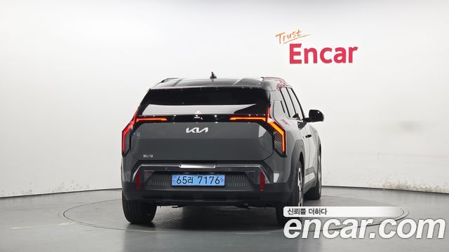 Kia EV3 Long Range 2WD Earth — пробег 16 763 км — фото 4 из 5