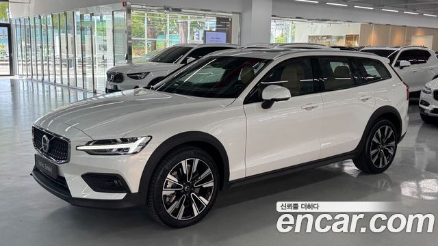 Volvo V60 B5 Ultra AWD — пробег 1 711 км — фото 1 из 5