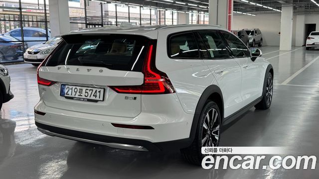 Volvo V60 B5 Ultra AWD — пробег 1 711 км — фото 2 из 5