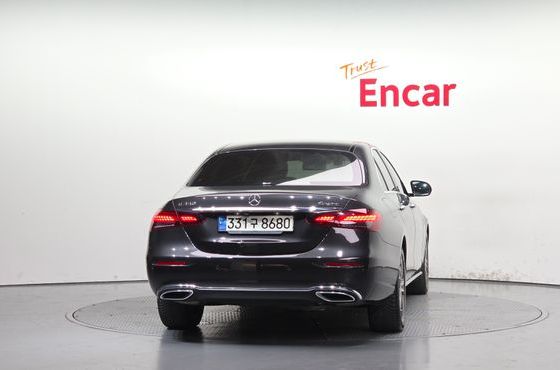 Mercedes-Benz E-Class E350 4MATIC Avantgarde — пробег 72 217 км — фото 4 из 5