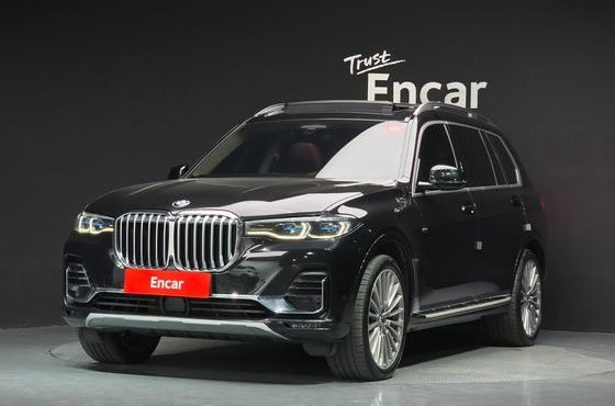 BMW X7 xDrive 40i Design Pure Excellence 7-Seater — пробег 135 952 км — фото 1 из 5