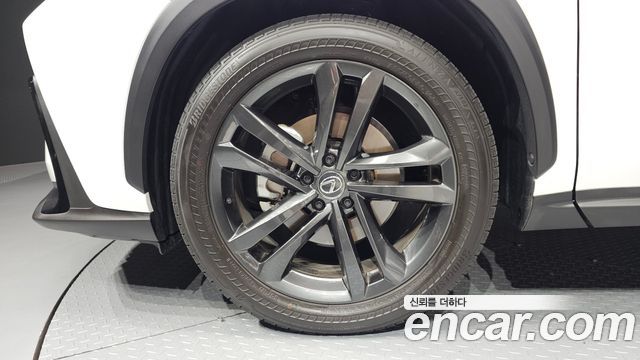 Lexus NX Premium — пробег 7 510 км — фото 5 из 5
