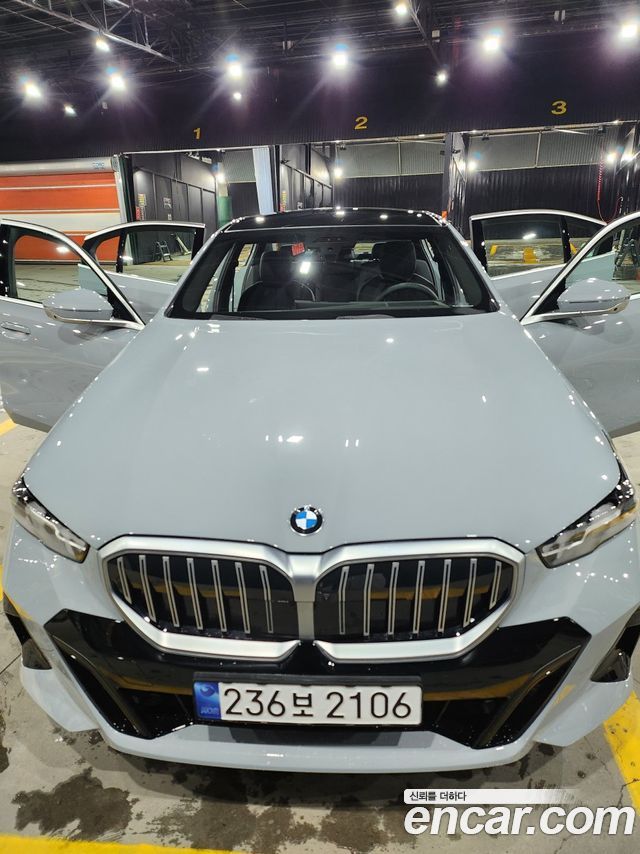 BMW 5-Series 520i M Sport — пробег 44 000 км — фото 1 из 5
