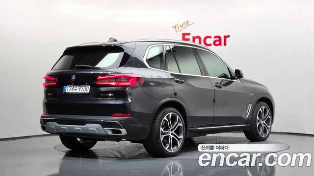 BMW X5 xDrive 45e xLine — пробег 76 614 км — фото 2 из 5