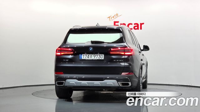 BMW X5 xDrive 45e xLine — пробег 76 614 км — фото 4 из 5