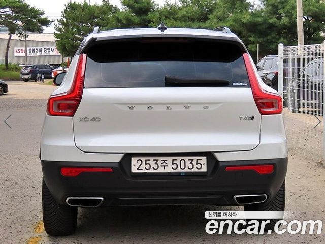 Volvo XC40 T4 R-Design — пробег 129 695 км — фото 4 из 5