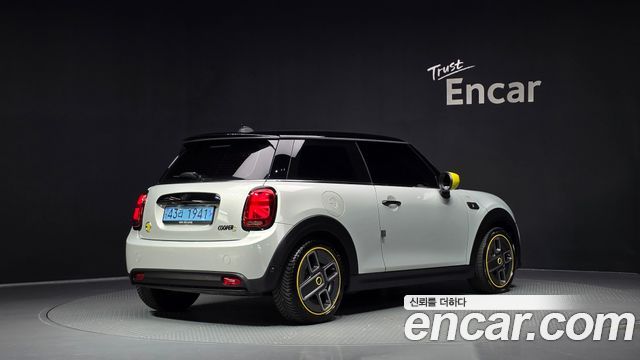 Mini Cooper SE Electric 3rd — пробег 12 073 км — фото 2 из 5