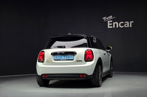 Mini Cooper SE Electric 3rd — пробег 12 073 км — фото 4 из 5