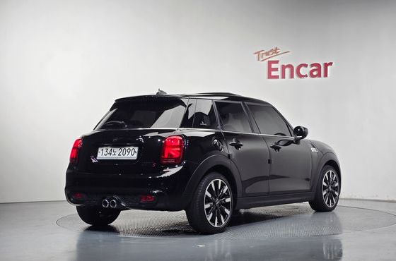 Mini Cooper 5Door HIGH 3rd — пробег 67 985 км — фото 2 из 5