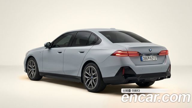 BMW 5-Series 520i M Sport — пробег 4 371 км — фото 3 из 5