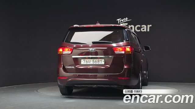 Kia Carnival 11-seater Luxury — пробег 136 142 км — фото 4 из 5