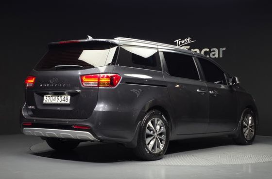 Kia Carnival 9-seater Luxury — пробег 93 914 км — фото 2 из 5
