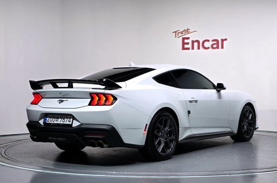 Ford Mustang 2.3 EcoBoost Premium Coupe — пробег 16 732 км — фото 2 из 5