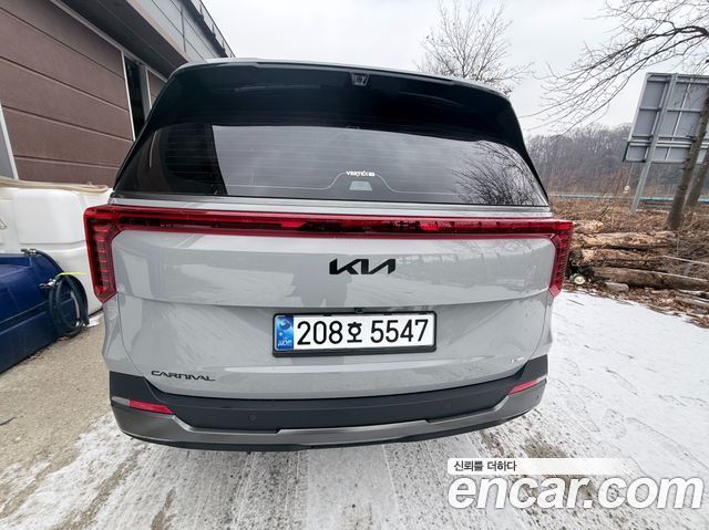 Kia Carnival Hev 9 Seater X Line — пробег 6 800 км — фото 3 из 5