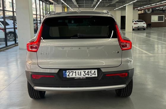 Volvo XC40 B4 Ultra Bright — пробег 4 614 км — фото 4 из 5