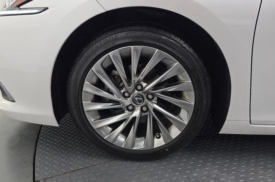 Lexus ES Luxury Plus — пробег 63 930 км — фото 5 из 5