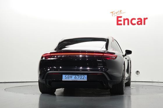 Porsche Taycan GTS — пробег 12 622 км — фото 4 из 5