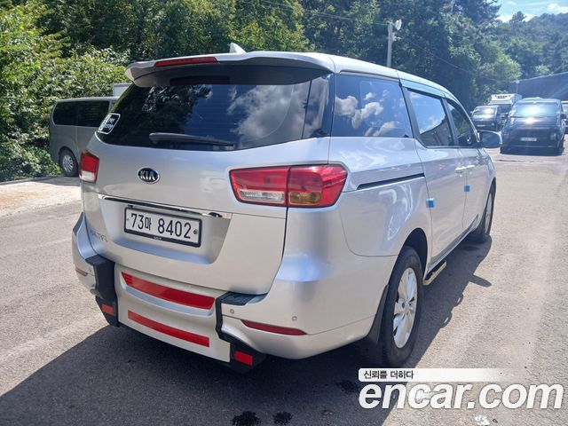 Kia Carnival 6-seater Wheelchair lift — пробег 255 000 км — фото 4 из 5