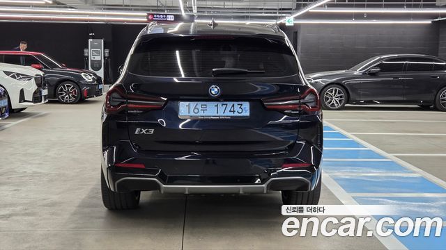 BMW iX3 M Sports — пробег 13 550 км — фото 4 из 5