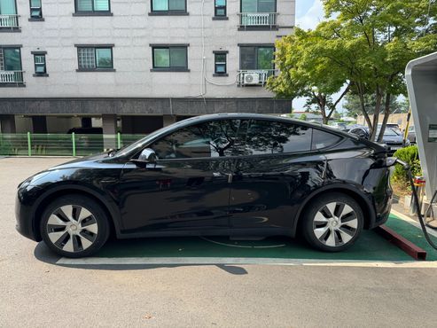 Tesla Model Y RWD — пробег 27 983 км — фото 3 из 5