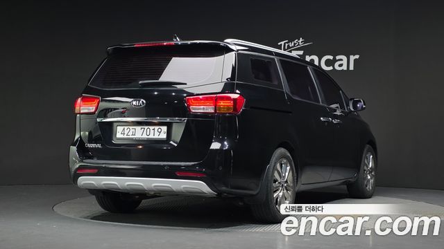Kia Carnival из Кореи Encar