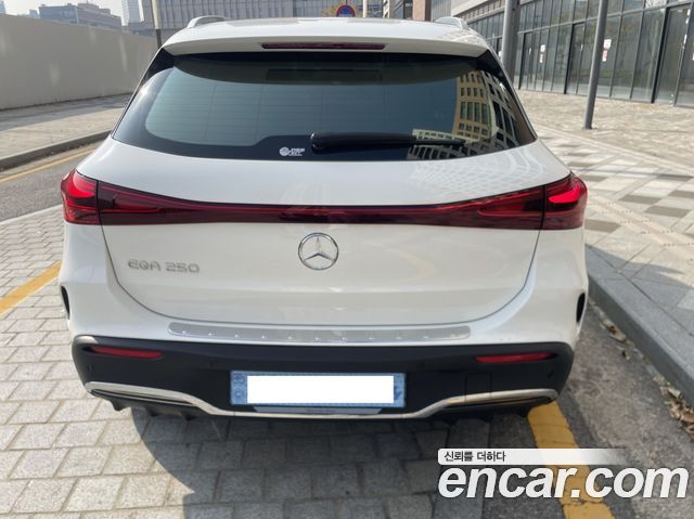 Mercedes-Benz EQA EQA250 AMG Line — пробег 14 000 км — фото 4 из 5