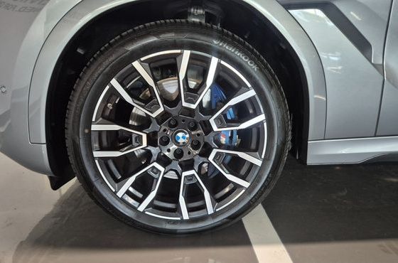 BMW X6 xDrive40i M Sport — пробег 4 115 км — фото 5 из 5