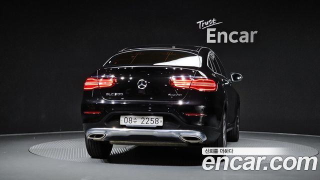 Mercedes-Benz GLC-Class GCL300 4MATIC Coupe — пробег 121 038 км — фото 4 из 5