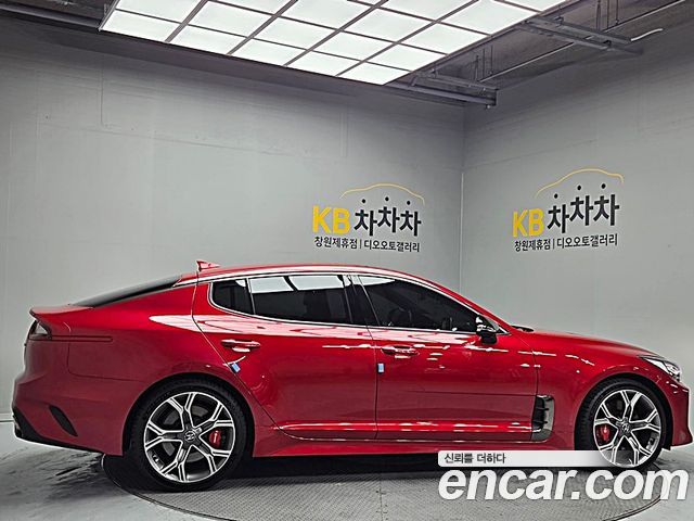 Kia Stinger 3.3 Turbo 2WD GT — пробег 71 951 км — фото 2 из 5