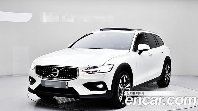 Volvo V60 T5 Pro AWD — пробег 99 108 км — фото 1 из 5