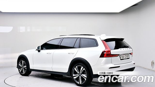 Volvo V60 T5 Pro AWD — пробег 99 108 км — фото 2 из 5