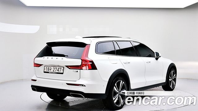 Volvo V60 T5 Pro AWD — пробег 99 108 км — фото 3 из 5