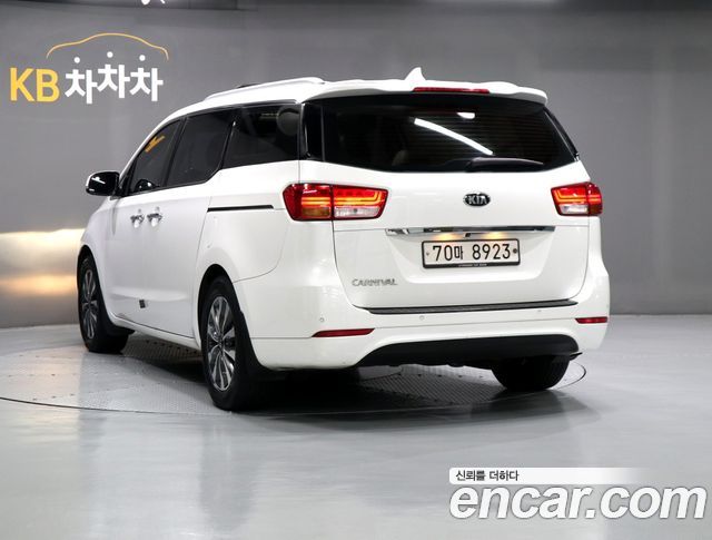 Kia Carnival 11-seater Noblesse — пробег 134 649 км — фото 4 из 5