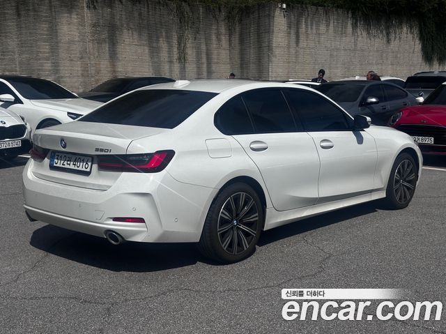 BMW 3-Series 320i — пробег 9 060 км — фото 3 из 5