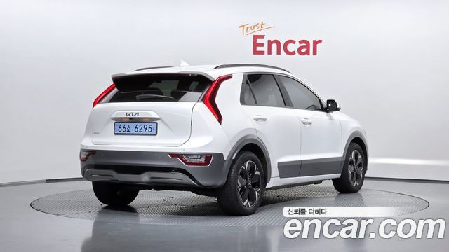 Kia Niro Earth — пробег 26 970 км — фото 2 из 5
