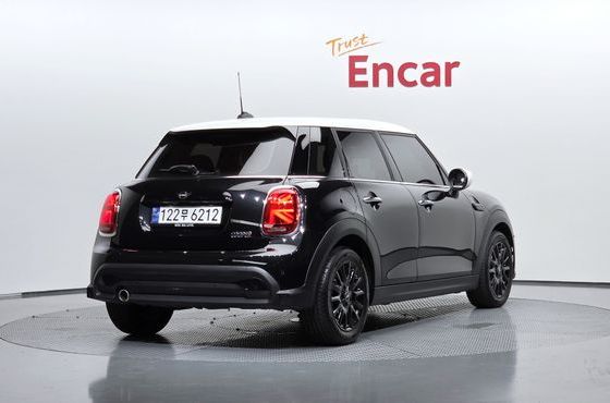 Mini Cooper 5Door Classic Third Generation — пробег 15 084 км — фото 2 из 5