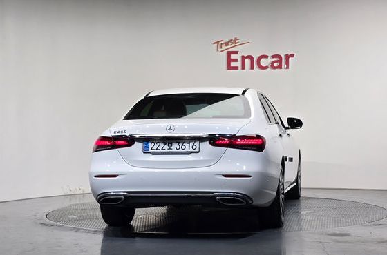 Mercedes-Benz E-Class E250 Avantgarde — пробег 108 762 км — фото 4 из 5