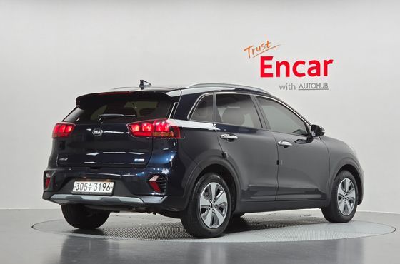 Kia Niro 1.6 HEV Luxury — пробег 85 921 км — фото 2 из 5