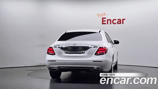 Mercedes-Benz E-Class E220d Exclusive — пробег 75 739 км — фото 4 из 5