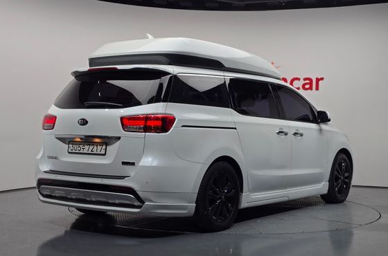Kia Carnival 9-seater Hi-Limousine Prestige High roof — пробег 81 055 км — фото 2 из 5