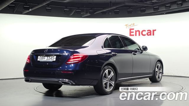 Mercedes-Benz E-Class E220d Avantgarde — пробег 88 857 км — фото 2 из 5