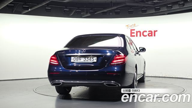 Mercedes-Benz E-Class E220d Avantgarde — пробег 88 857 км — фото 4 из 5