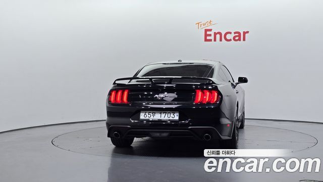 Ford Mustang Coupe — пробег 25 153 км — фото 4 из 5