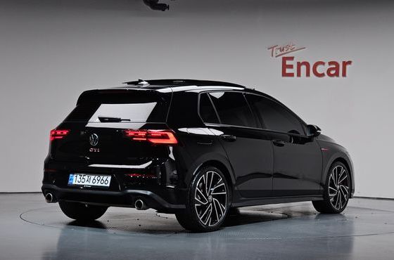 Volkswagen Golf 2.0 GTI — пробег 12 139 км — фото 2 из 5