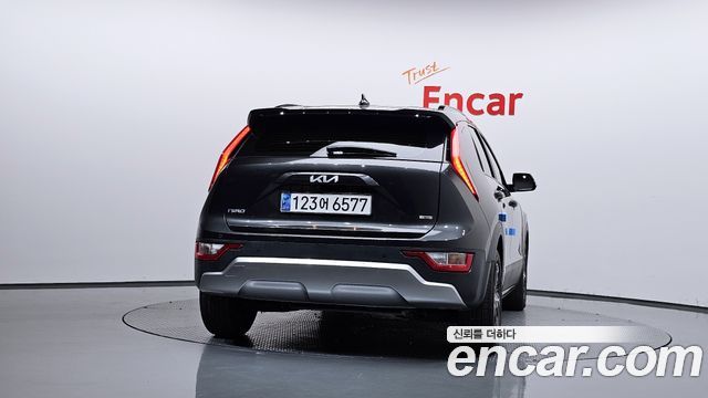 Kia Niro Prestige — пробег 46 324 км — фото 4 из 5