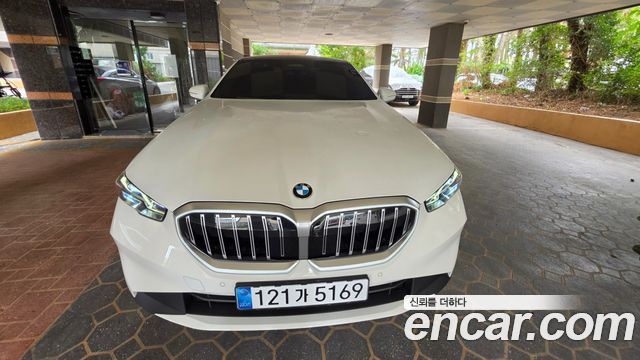 BMW 5-Series 530i xDrive — пробег 500 км — фото 1 из 5
